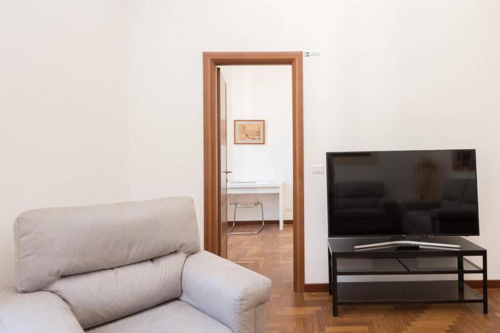Popolo Elegant Two Bedroom Apartment Rome
