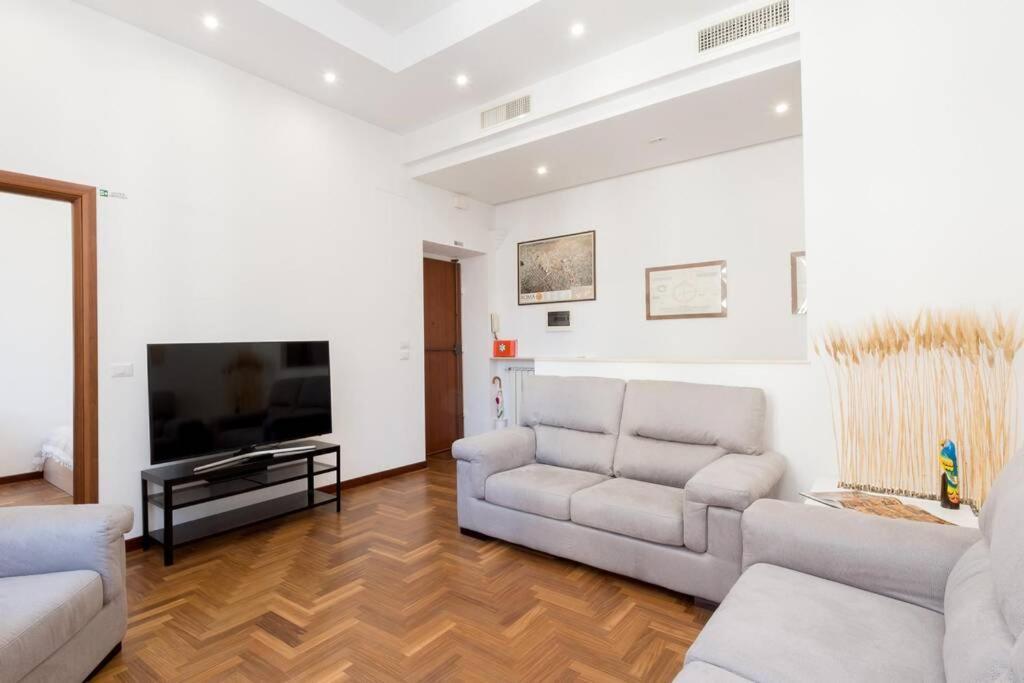 Popolo Elegant Two Bedroom Rome